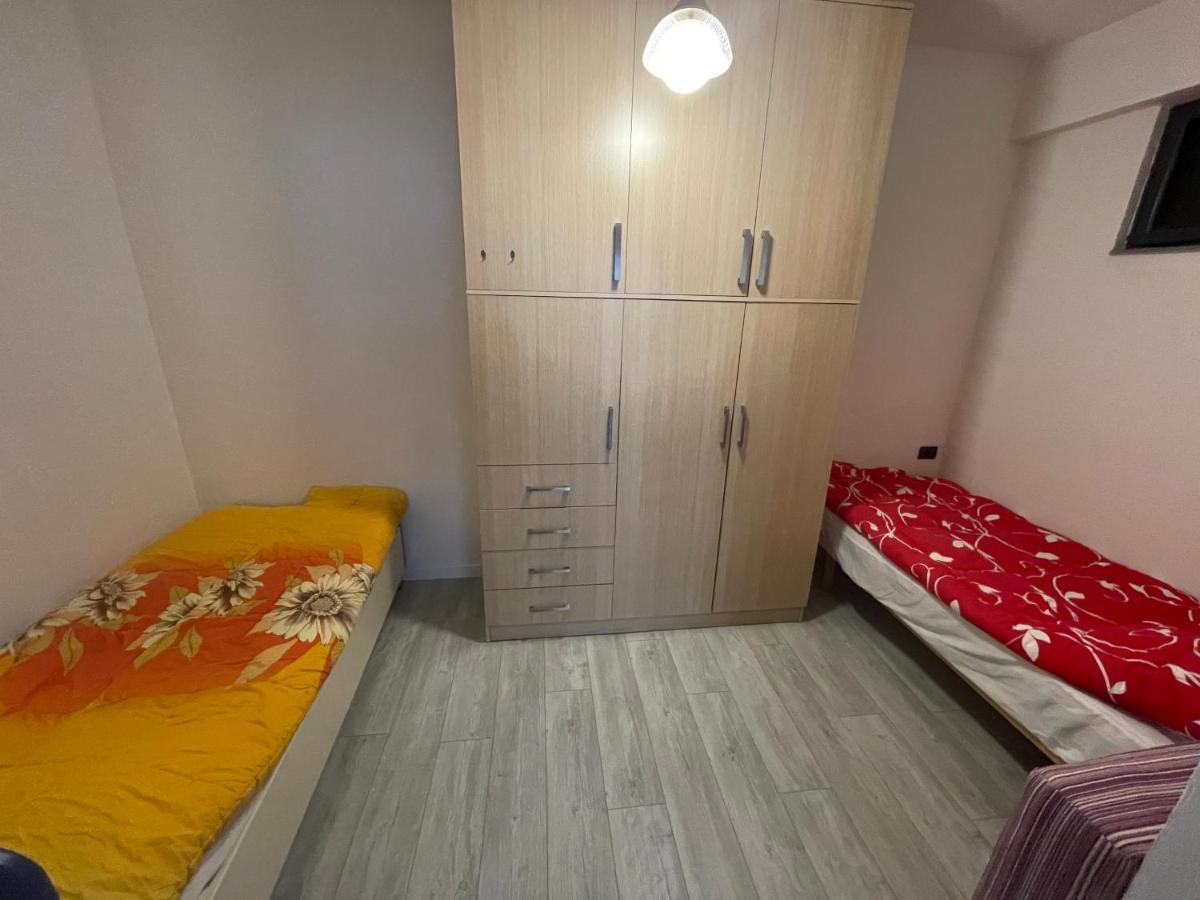 Lacasa-21 Dhjetori Tirana Esterno foto